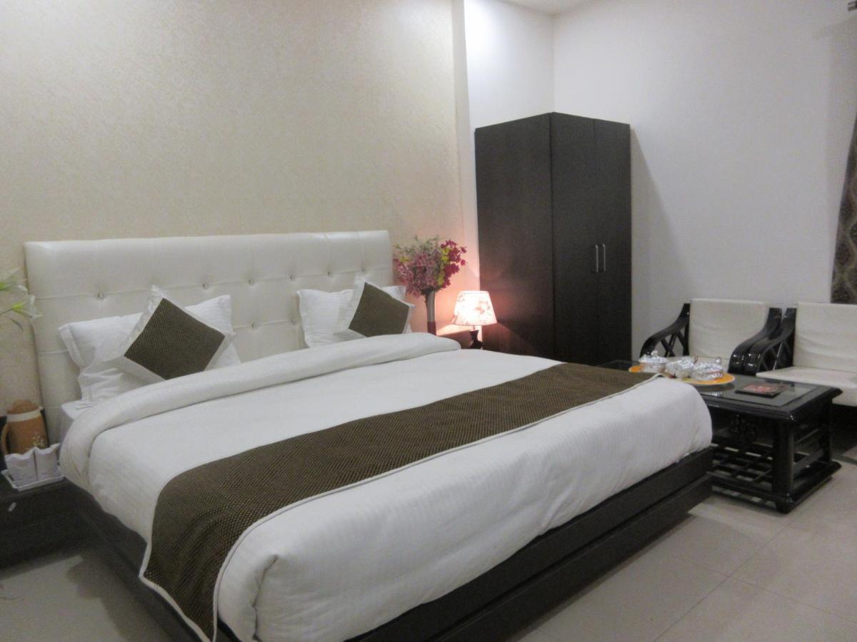 โรงแรมริยา พาเลส อัครา ภายนอก รูปภาพ
